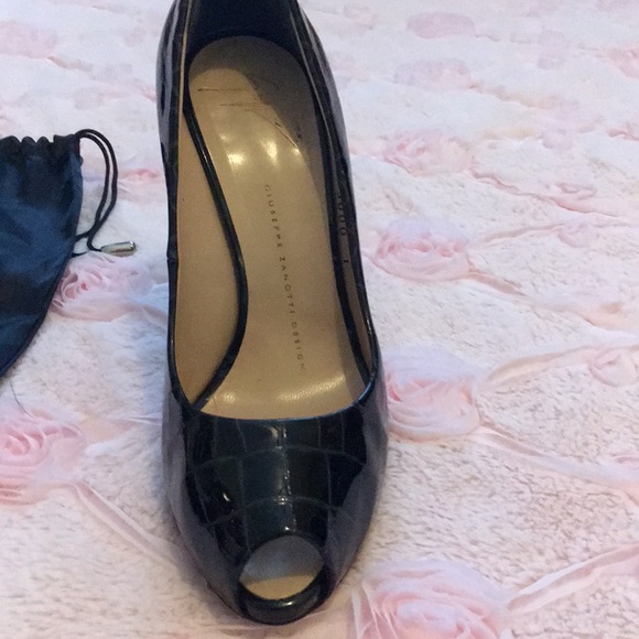 Giuseppe Zanotti peep toe black embossed heel - Picture 3 of 3